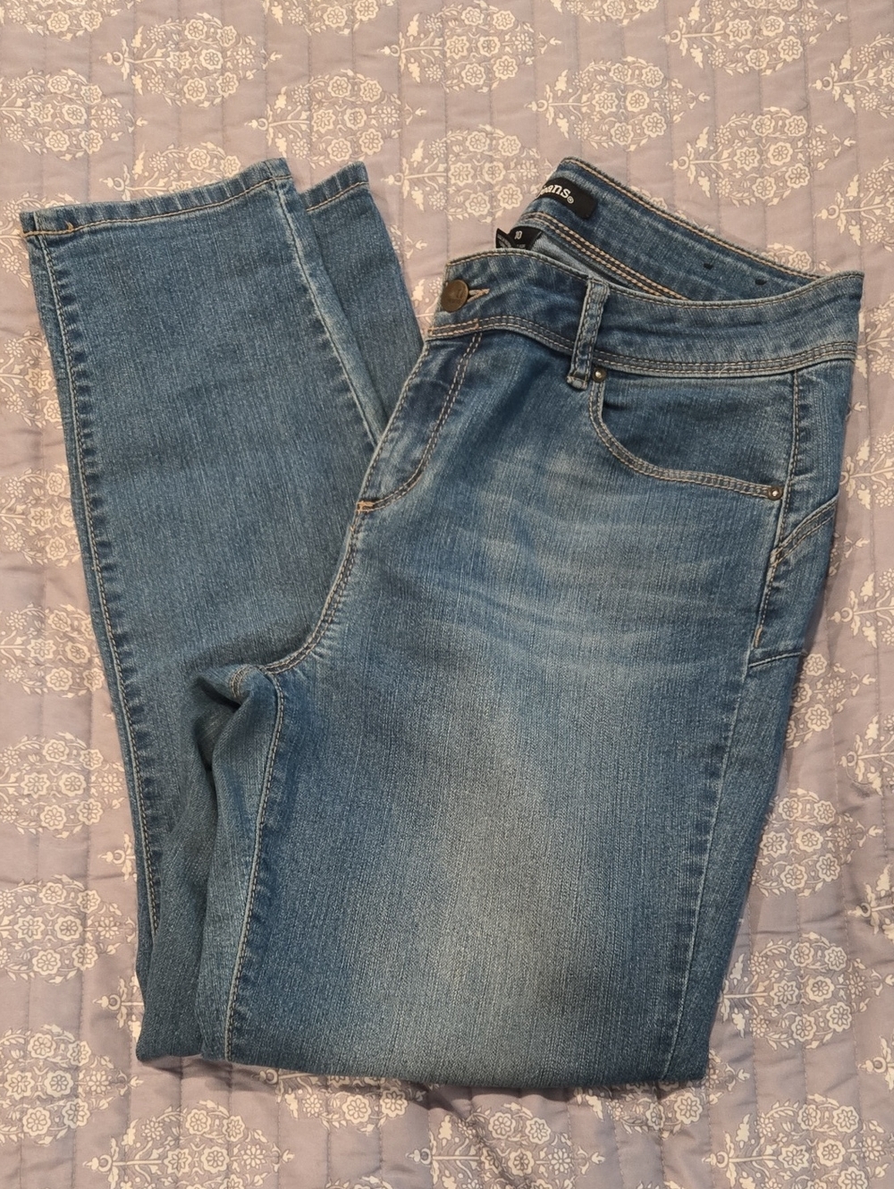d. jeans Women's Skinny Jeans in Medium Blue Wash
